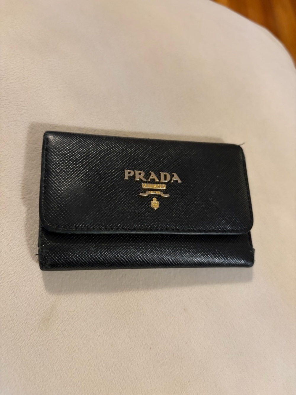 Prada Saffiano Metal 6-Hook Key Holder Nero Black Gold Hardware Italy 1M0222 - Picture 9 of 14